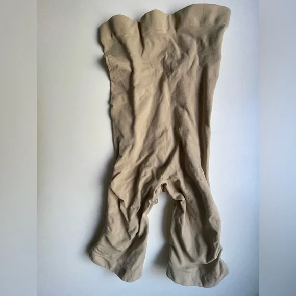 Skims Seamless Sculpt High Waisted Above the Knee Short Shapewear in Clay Size M - Picture 3 of 5